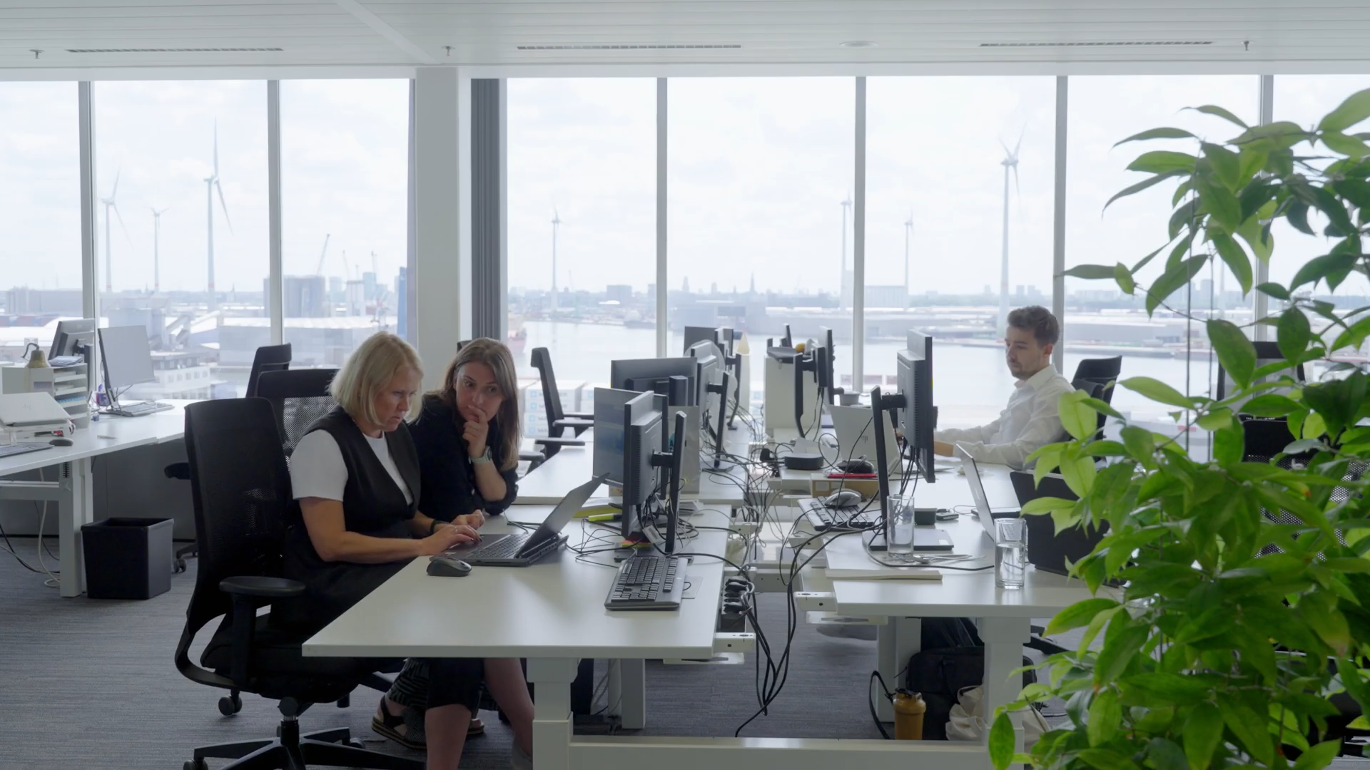 9th floor office space